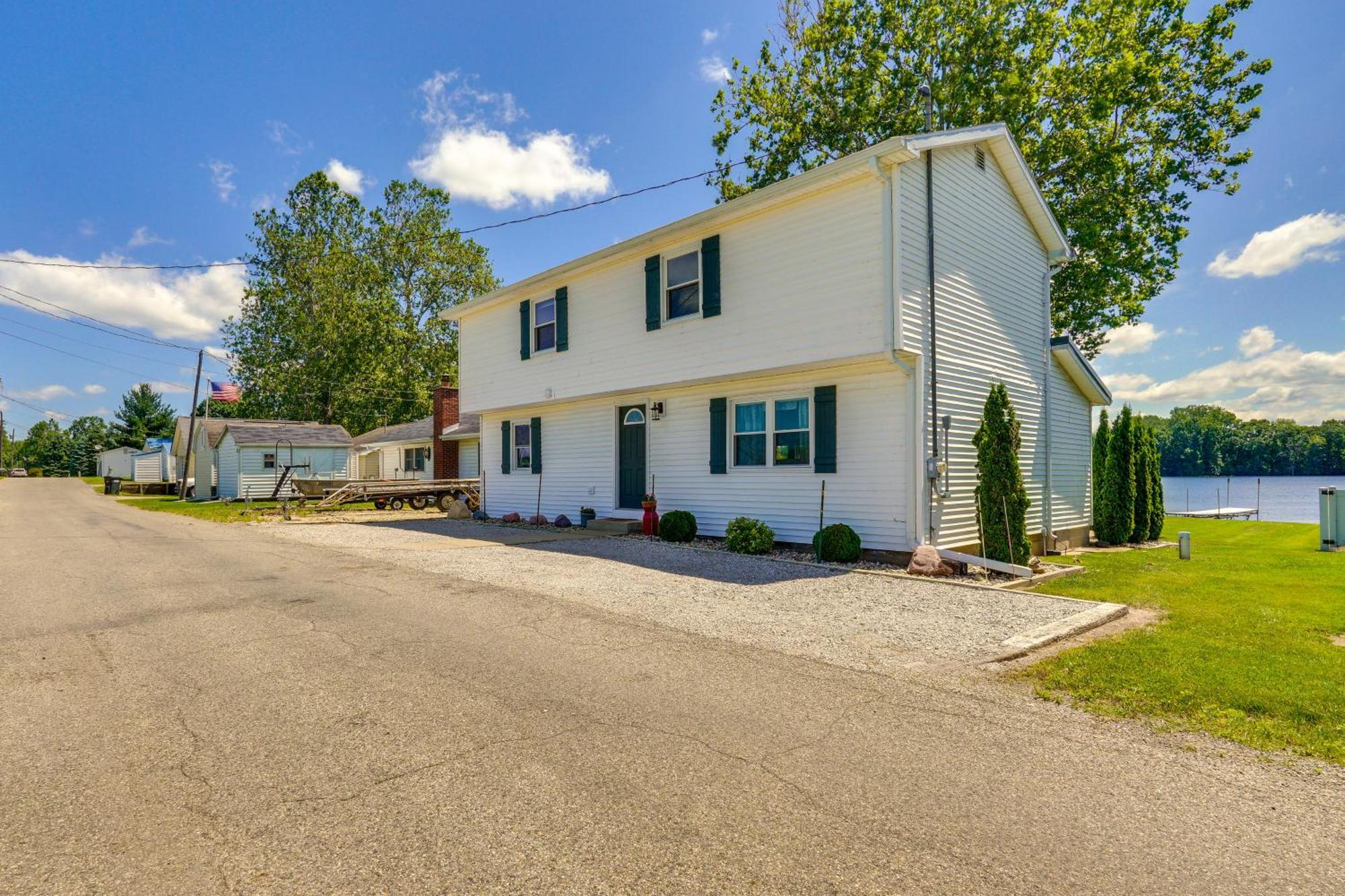 Howe Retreat With Fire Pit And Private Boat Dock! Exterior photo